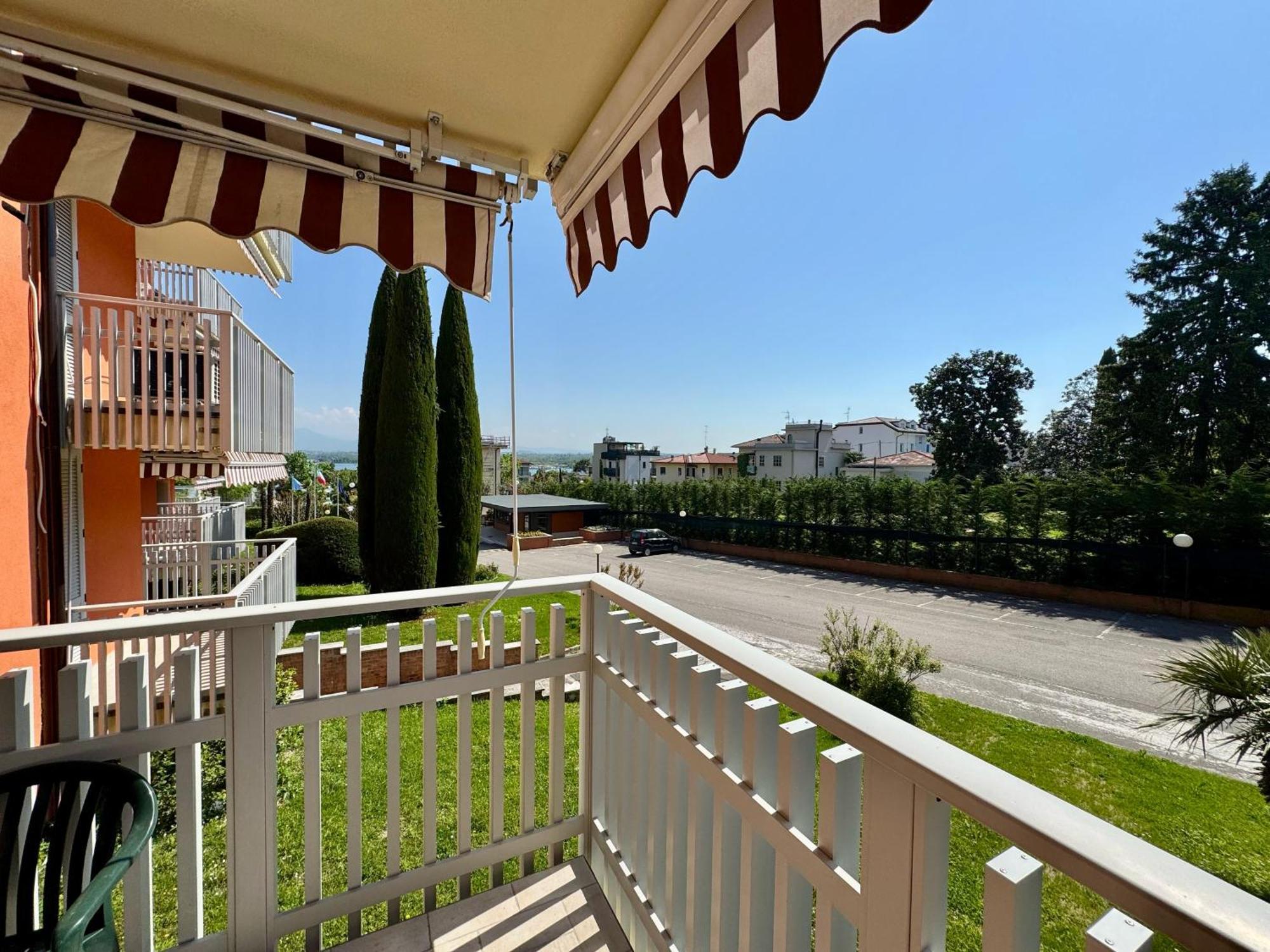 Easy Apartments Peschiera Пескьера-дель-Гарда Экстерьер фото